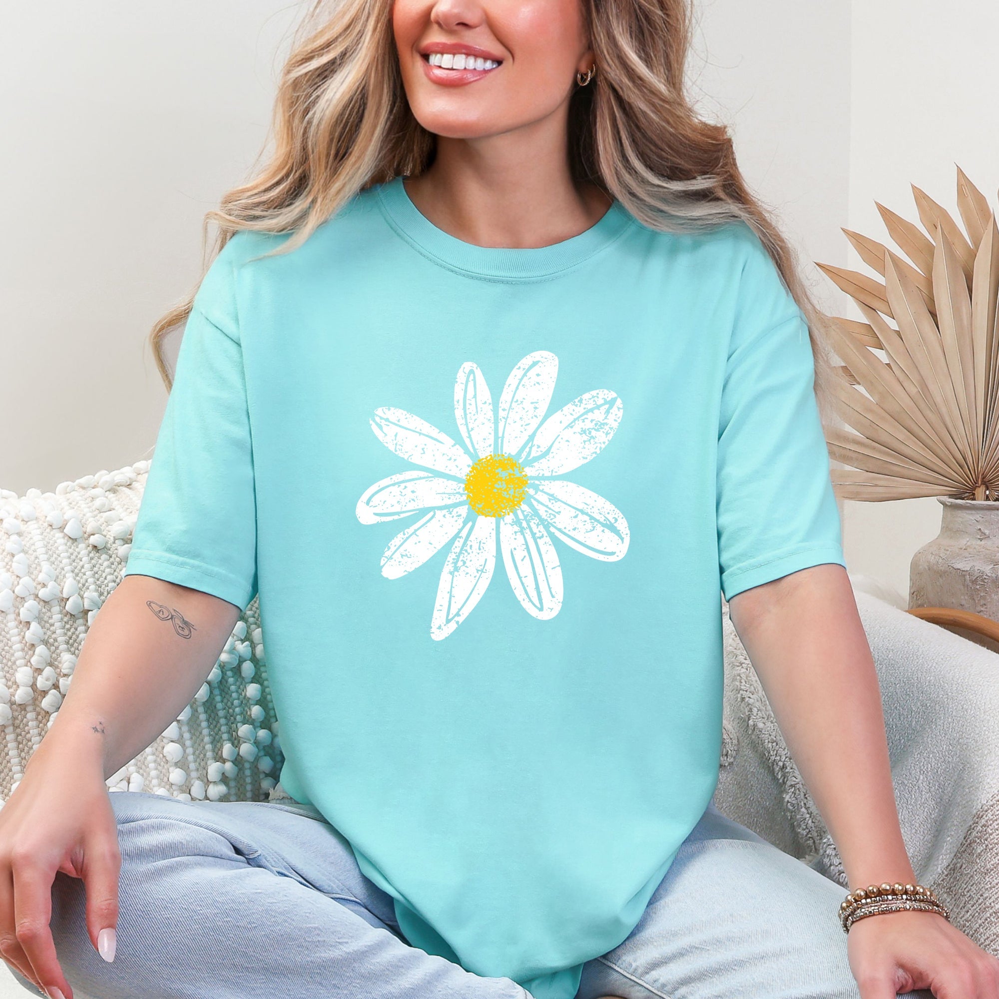 Vintage Daisy Floral Print With Sunlit Summer Vibes And Timeless Floral Charm Comfort Colors Tee