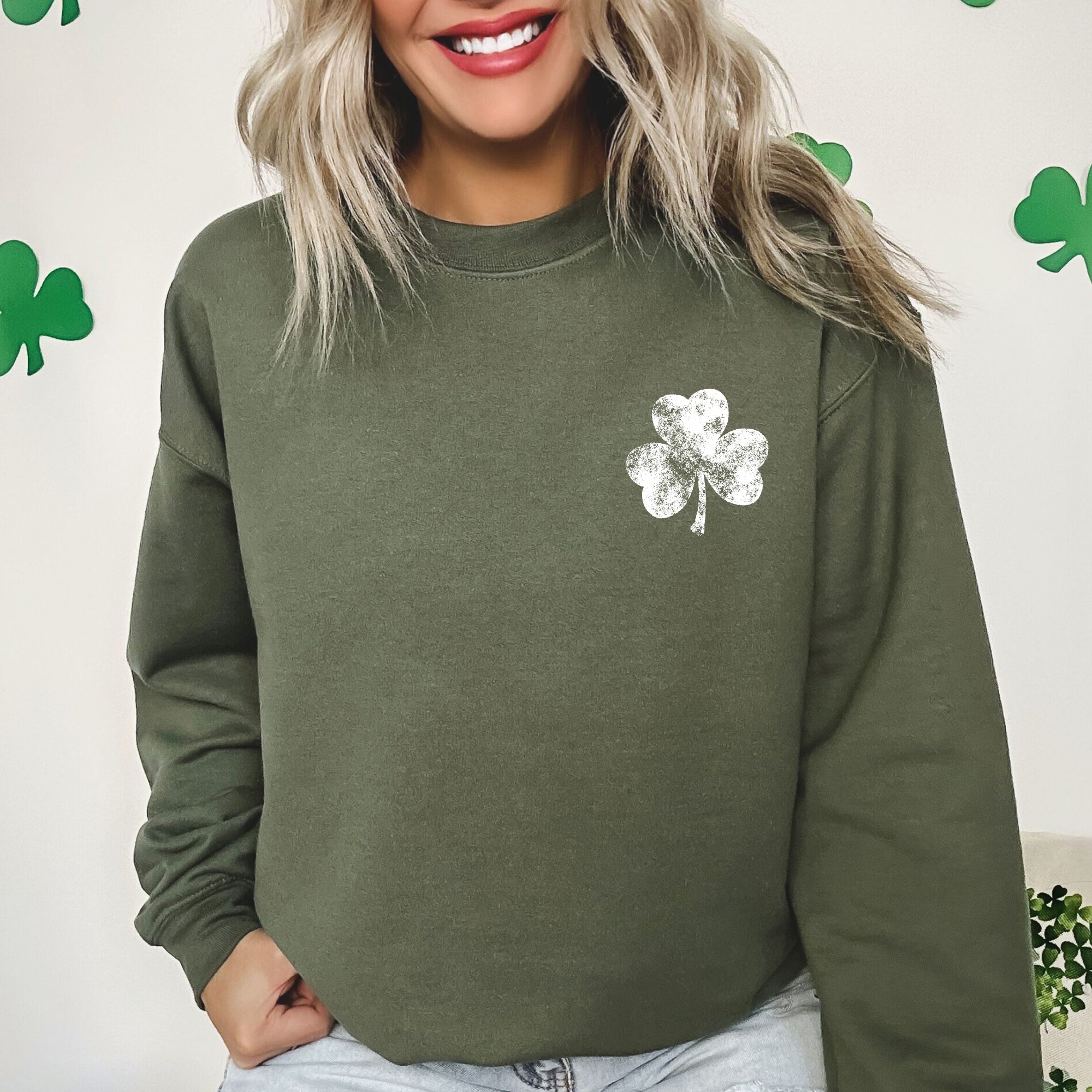 Vintage Shamrock Pocket Print St Patrick's Day Irish Luck Heritage Celtic Emblem For Everyday Wear Sweatshirt
