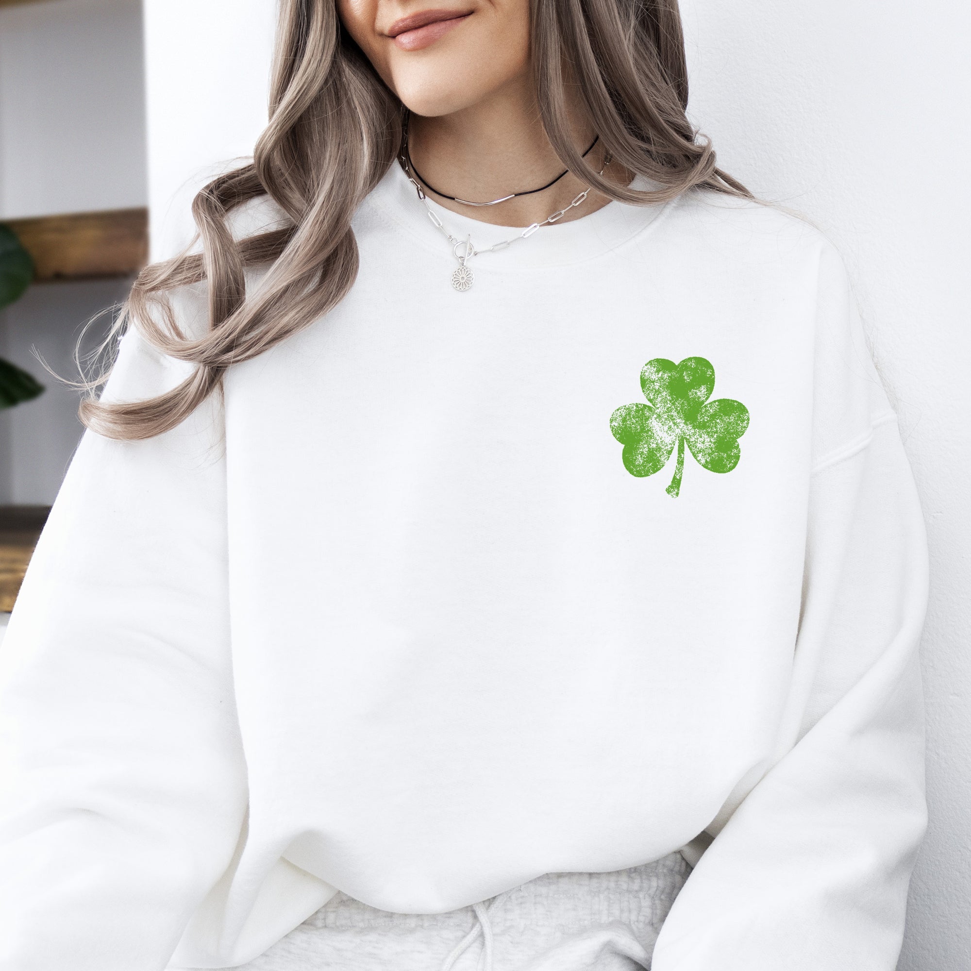 Vintage Shamrock Pocket Print St Patrick's Day Irish Luck Heritage Celtic Emblem For Everyday Wear Sweatshirt