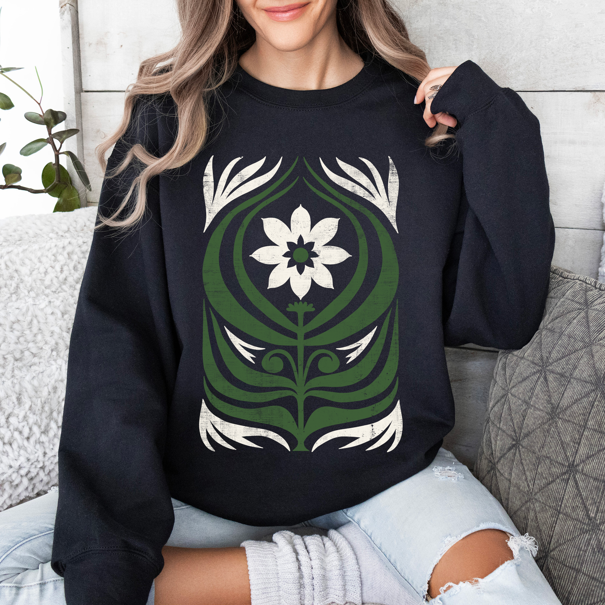 White Daisy Floral Vintage Boho Nature Soft Watercolor Print Cozy Everyday Sweatshirt