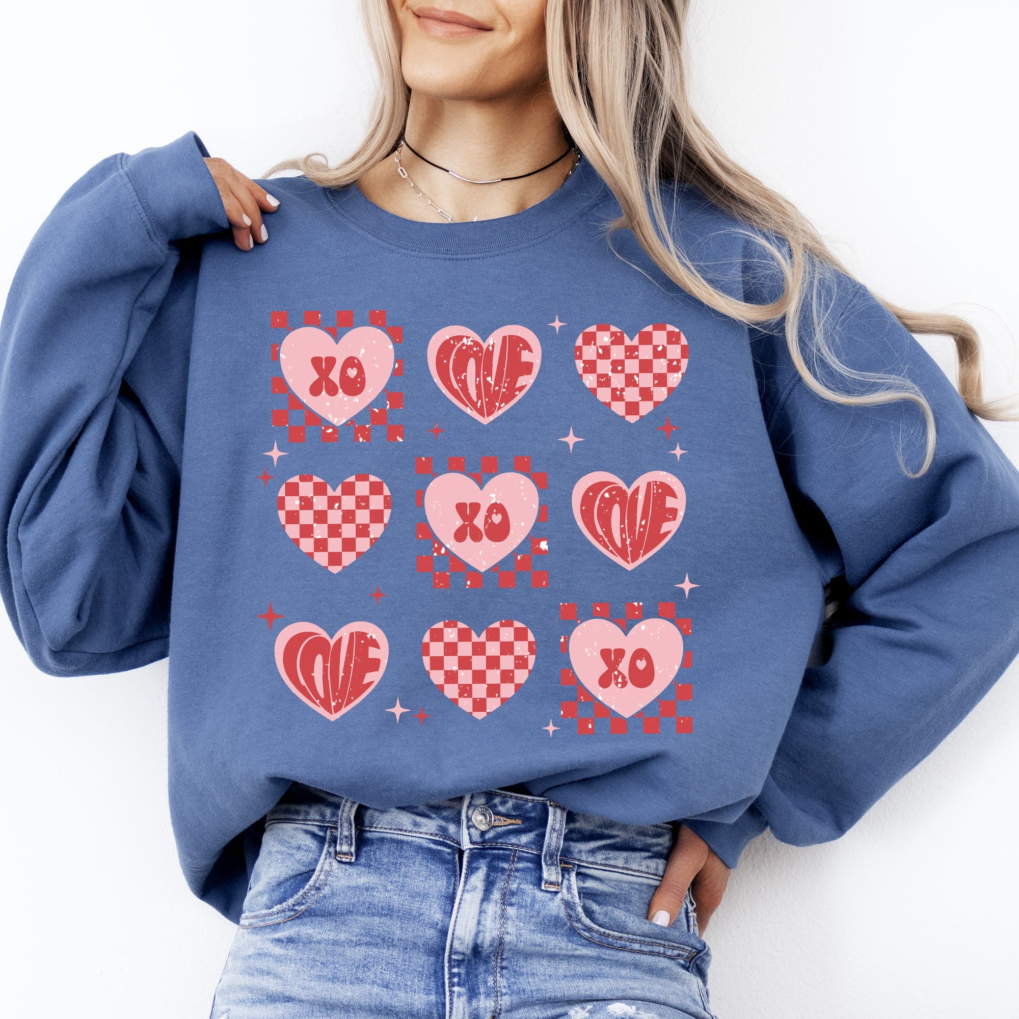 XOXO Valentine's Day Checkered Retro Love Hearts Cozy Warmth Fleece-Soft Sweatshirt