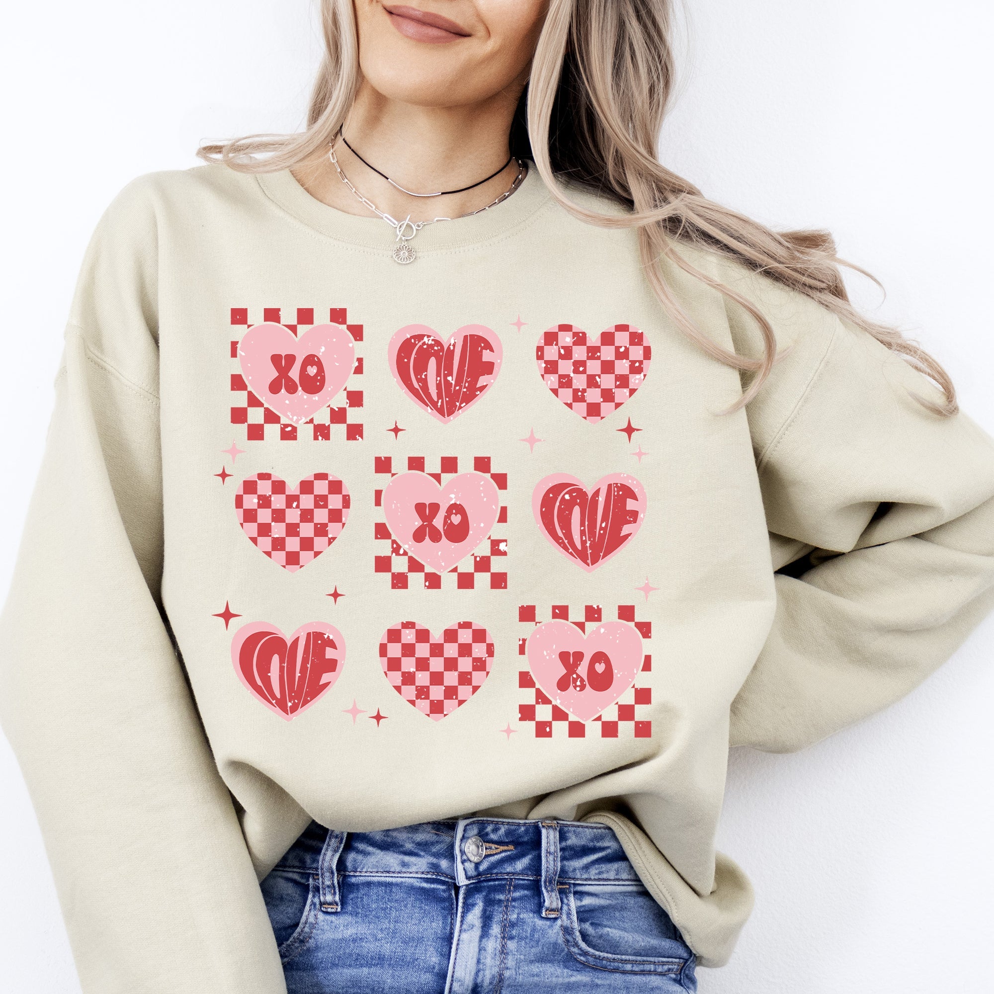 XOXO Valentine's Day Checkered Retro Love Hearts Cozy Warmth Fleece-Soft Sweatshirt