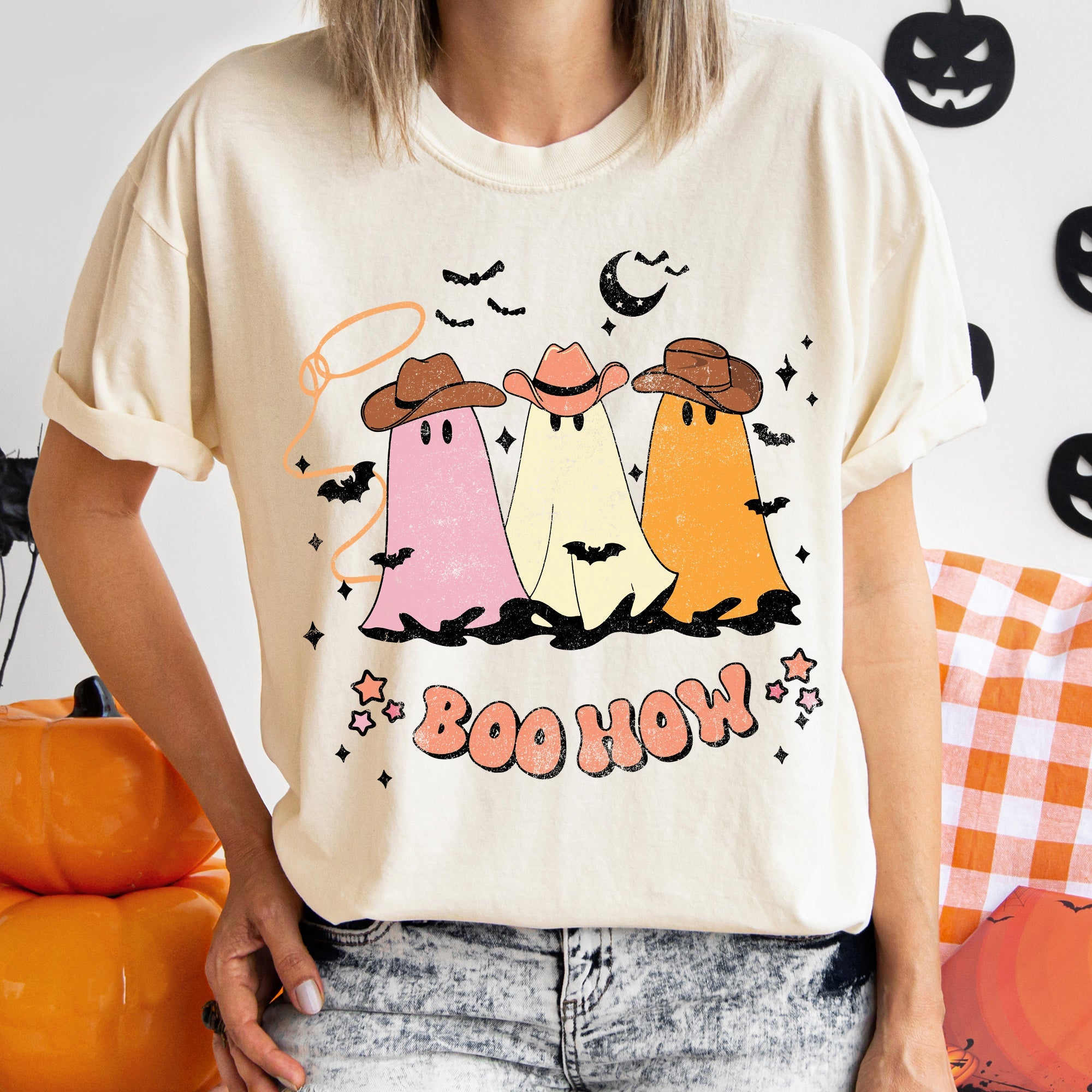 Boo How Ghosts Vintage Halloween Night Scene With Moonlight And Spooky Silhouettes Comfort Colors Tee