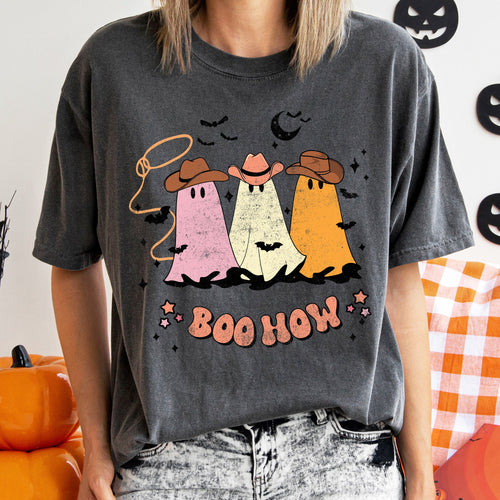 Boo How Ghosts Vintage Halloween Night Scene With Moonlight And Spooky Silhouettes Comfort Colors Tee