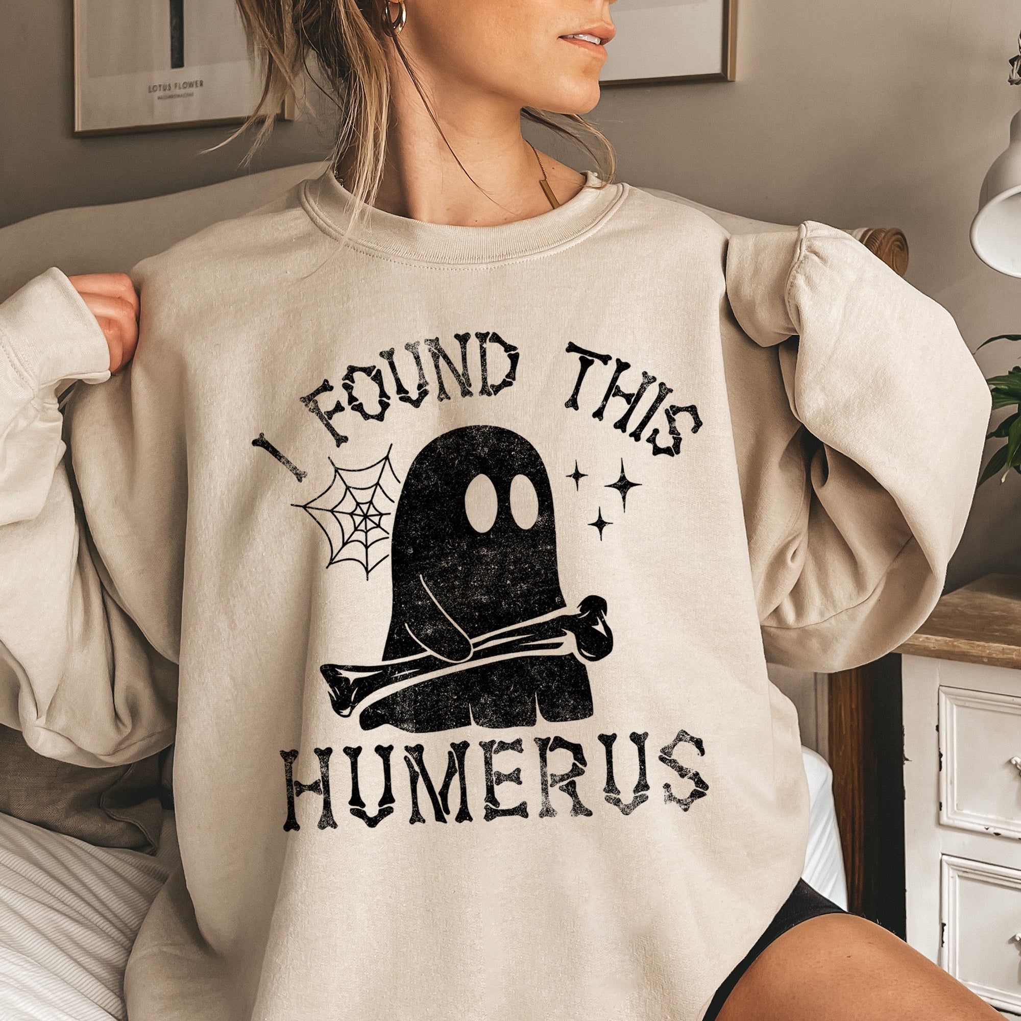 Humerus Ghost Halloween Skeleton Spirit Emblem Vintage Themed Print Haunted Night Artwork Sweatshirt