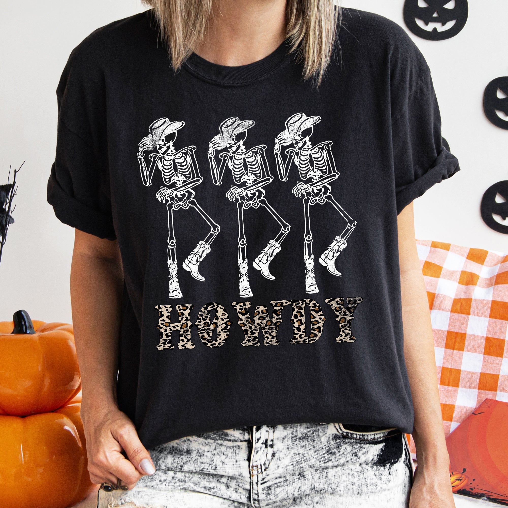 Howdy Leopard Retro Halloween Vintage Leopard Print Night Scene Moonlit Parade Nostalgia Comfort Colors Tee