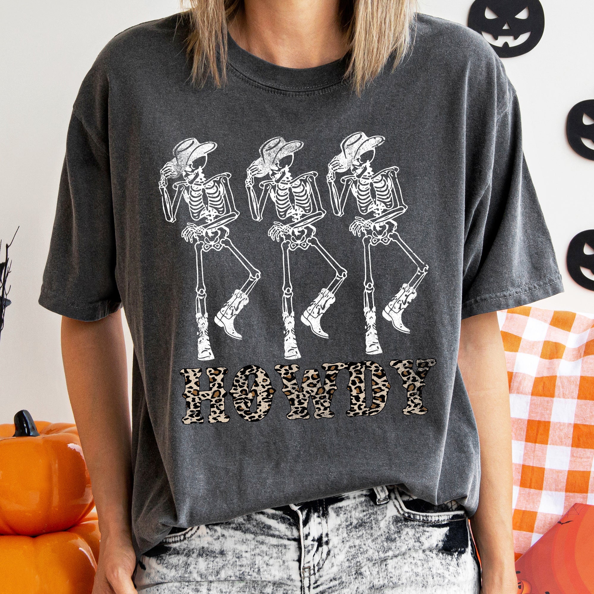 Howdy Leopard Retro Halloween Vintage Leopard Print Night Scene Moonlit Parade Nostalgia Comfort Colors Tee