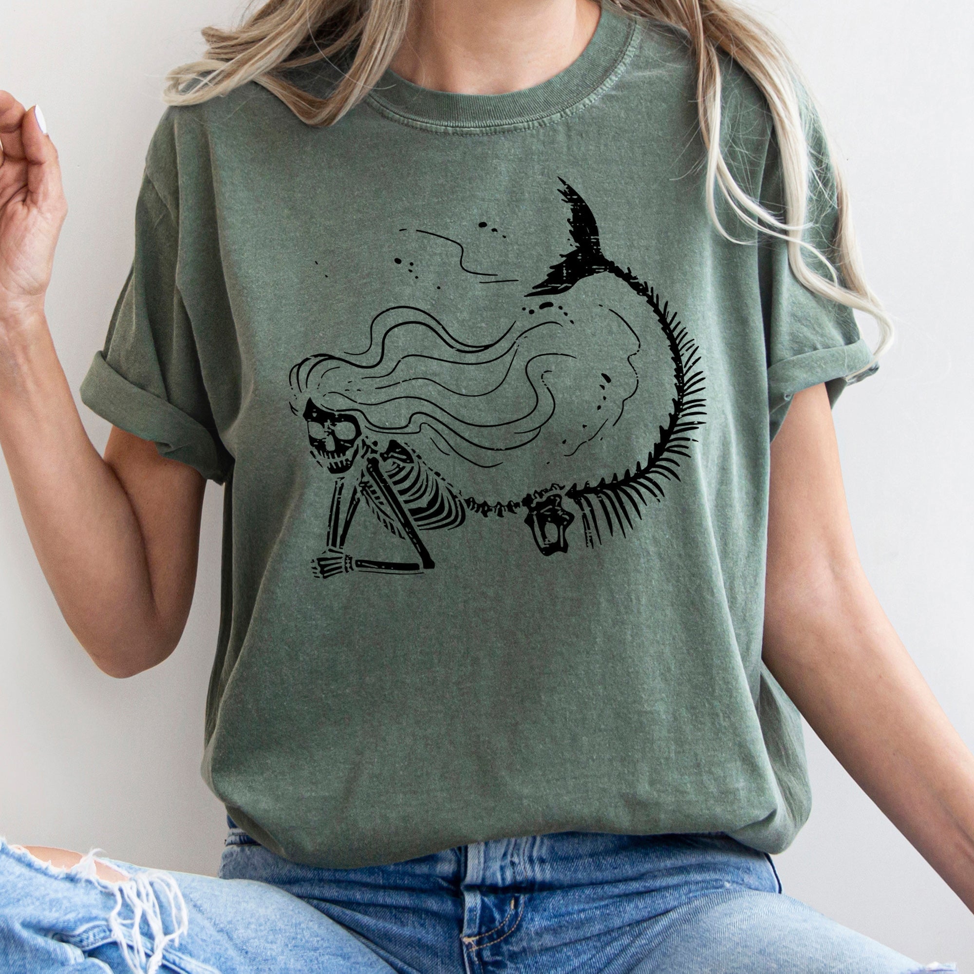 Mermaid Skeleton Retro Halloween Illustration Vintage Edition Comfort Colors Tee