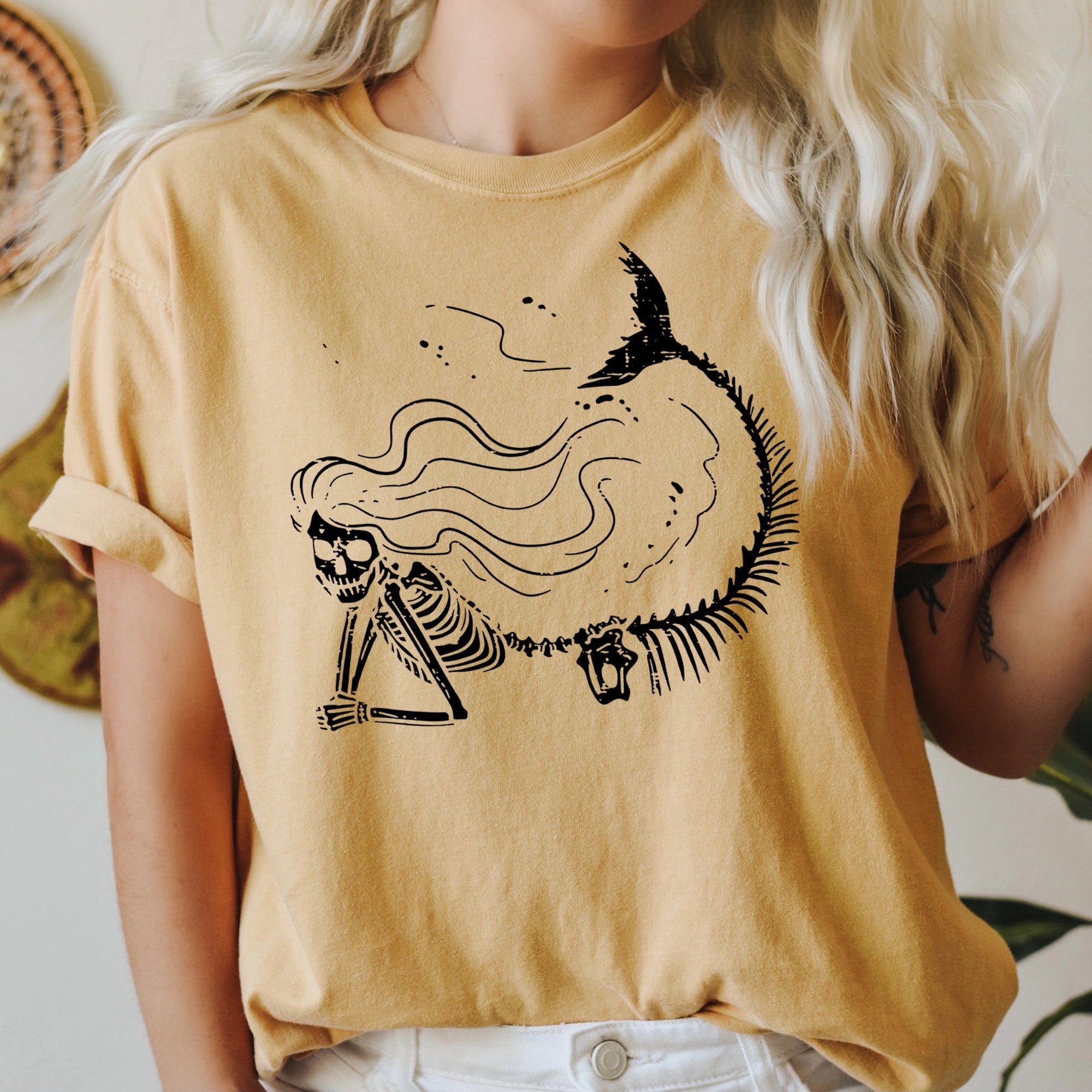 Mermaid Skeleton Retro Halloween Illustration Vintage Edition Comfort Colors Tee
