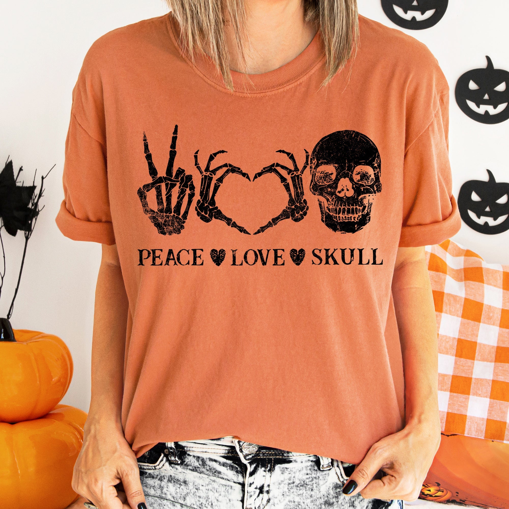 Peace Love Skull Retro Halloween Vintage Style Edition Collectors Item Comfort Colors Tee