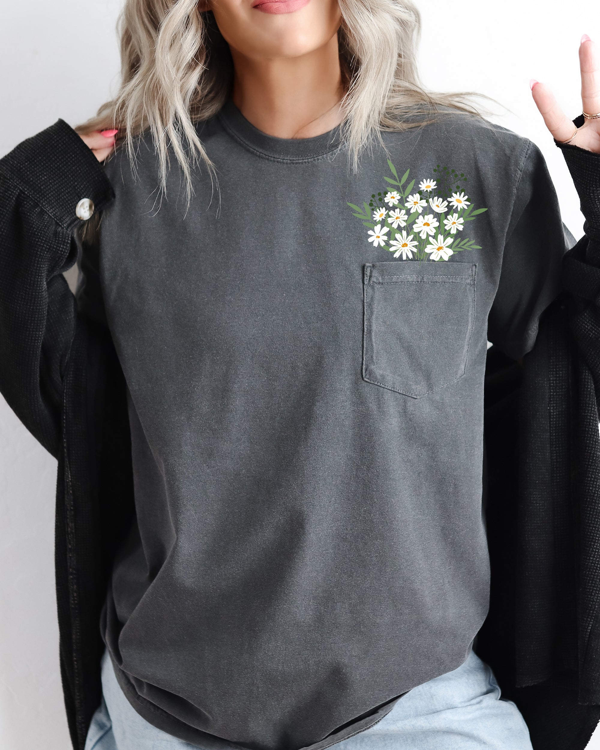 Floral Pocket Vintage Gorgeous Flowers Boho Floral Design Summer Vibes Gardening Festival Nature Comfort Colors Tee