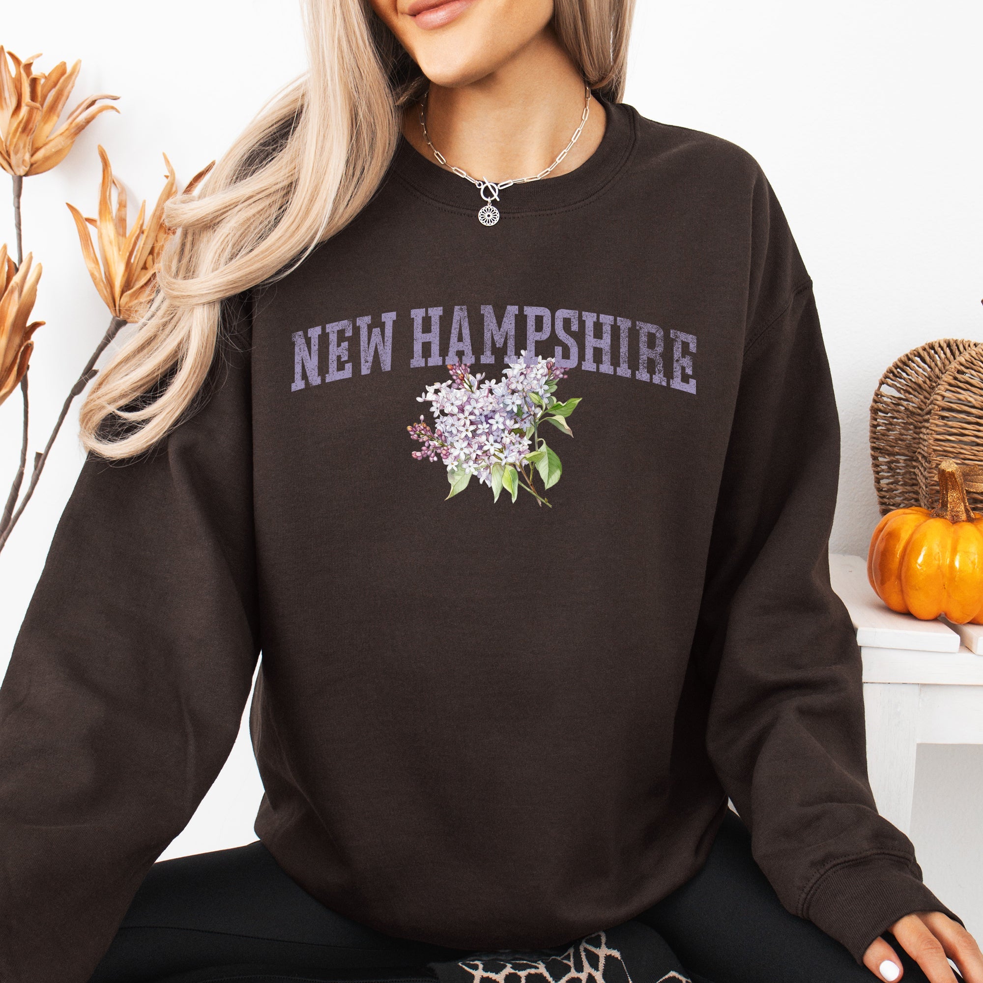 New Hampshire State Flower Purple Lilac Emblem Graphic NH Pride Design For State Lovers Sweatshirt