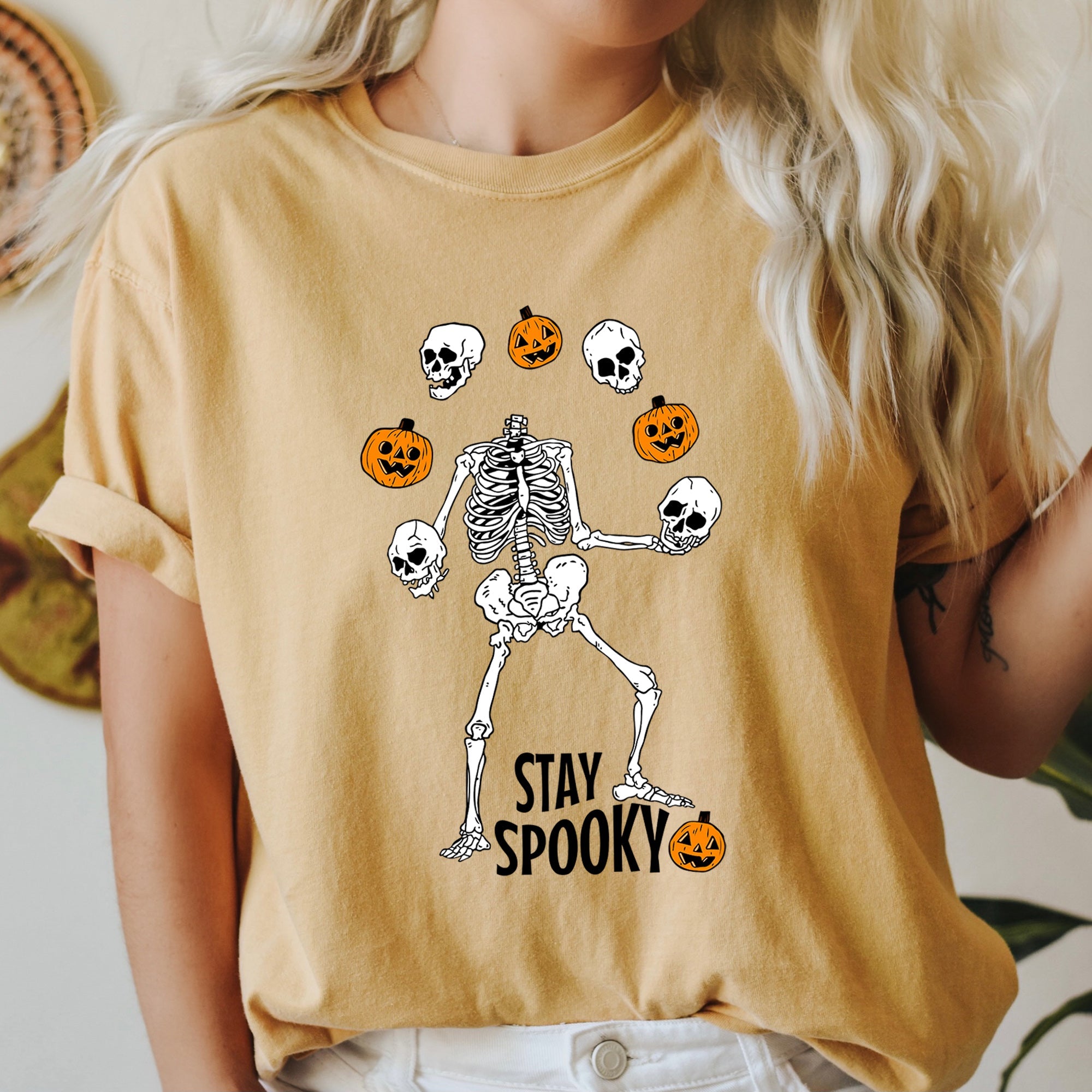 Stay Spooky Juggling Skeleton Retro Halloween Vintage Midnight Edition Comfort Colors Tee