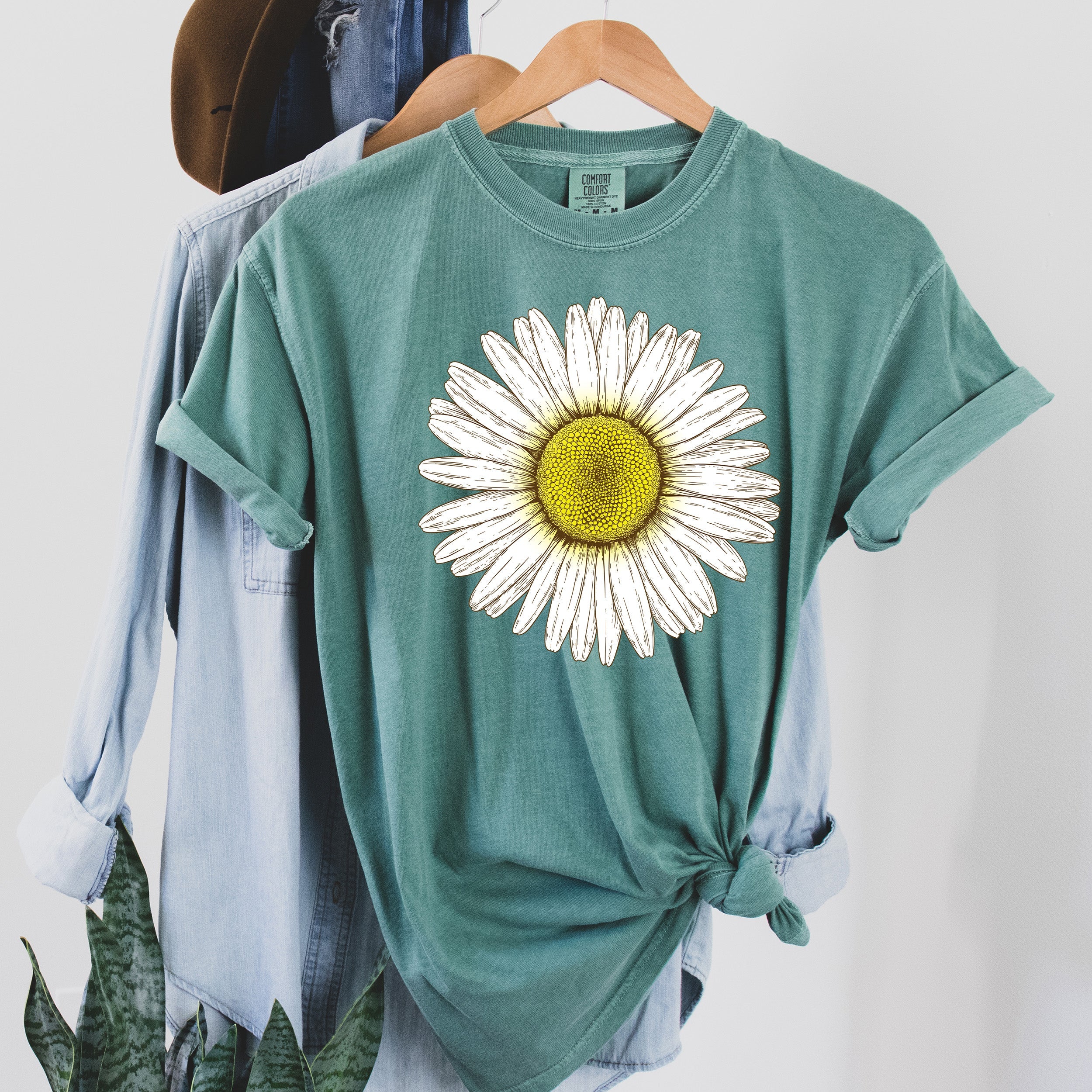 Daisy Floral Plant Lover Vintage Botanical Garden Illustration For Plant Enthusiasts Comfort Colors Tee